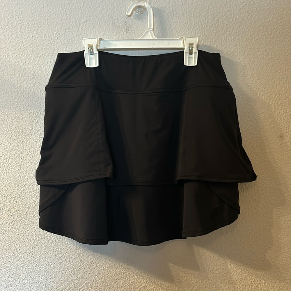 FJ layered black skort size medium